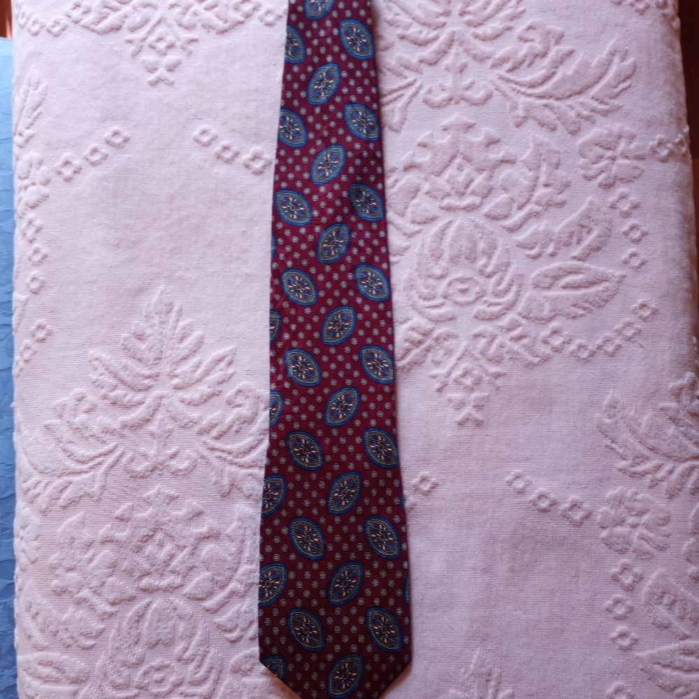 Paolo by Paolo Gucci tie new.